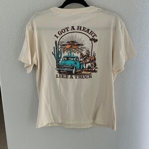 Lainey Wilson I Got a Heart Like a Truck short sleeve t-shirt size M